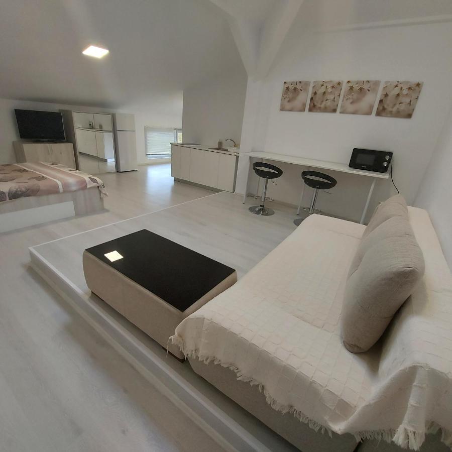 Villa Romelia - Select Apartments Ваду Экстерьер фото